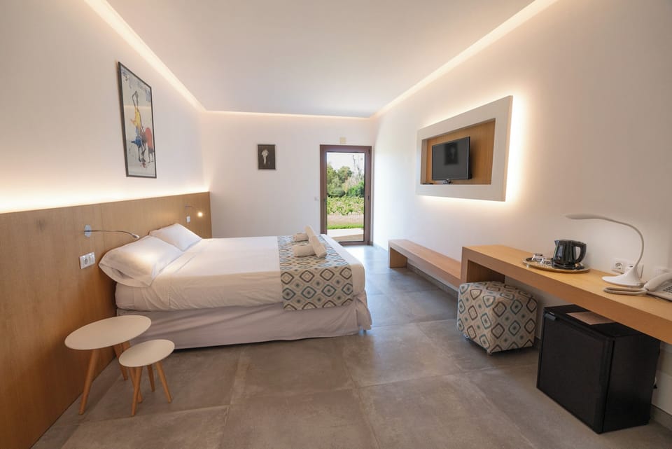 Superior Double Room | Minibar, in-room safe, desk, soundproofing