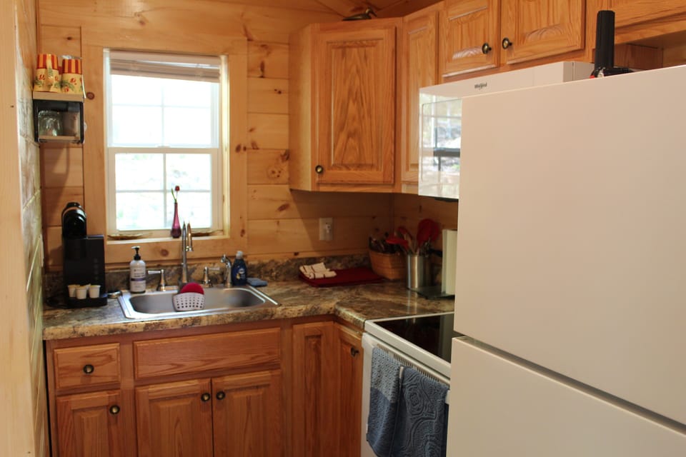 Full size appliances in cozy kitchen, Keurig and drip coffee maker
