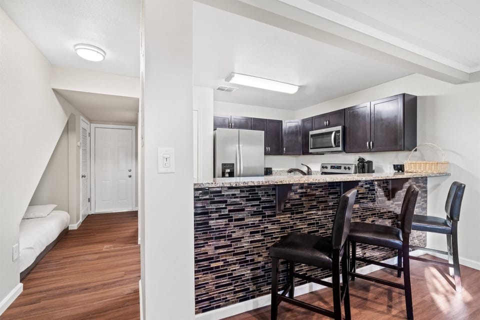 House, 1 Queen Bed with Sofa bed (5218 Beach Dr A) | Private kitchen | Fridge, cookware/dishes/utensils