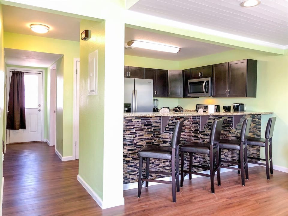 House, 1 Queen Bed with Sofa bed (5218 Beach Dr A) | Private kitchen | Fridge, cookware/dishes/utensils