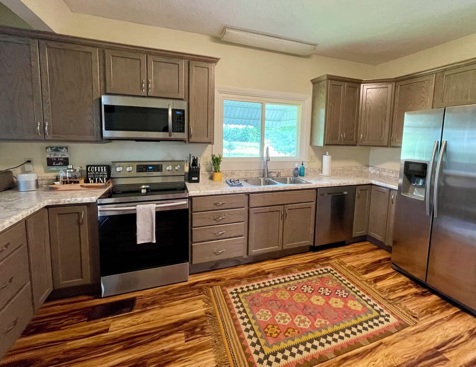 Well-equipped kitchen with new appliances, bar kit, and Bose home speaker