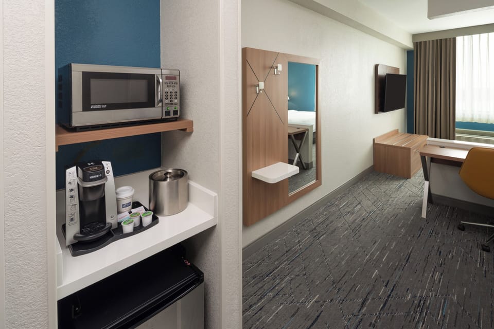 1 bedroom, premium bedding, in-room safe, desk