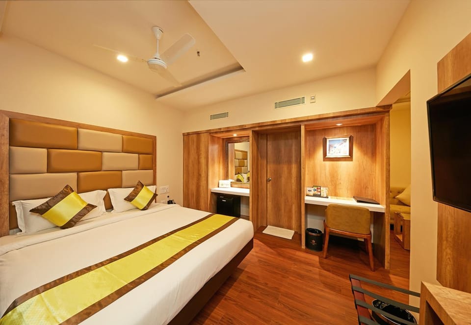 Free minibar items, in-room safe, desk, soundproofing
