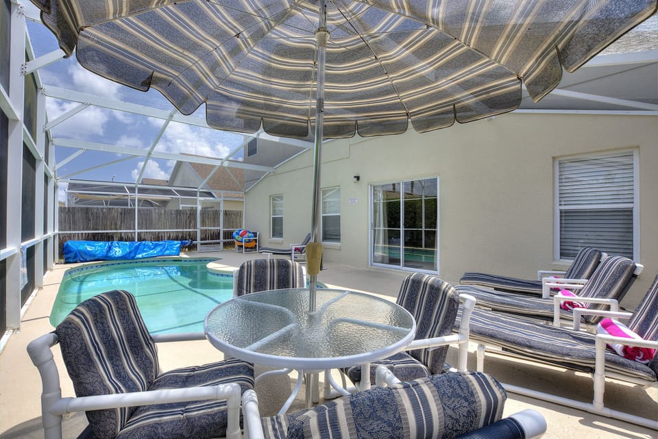 Private Pool Lounge Area