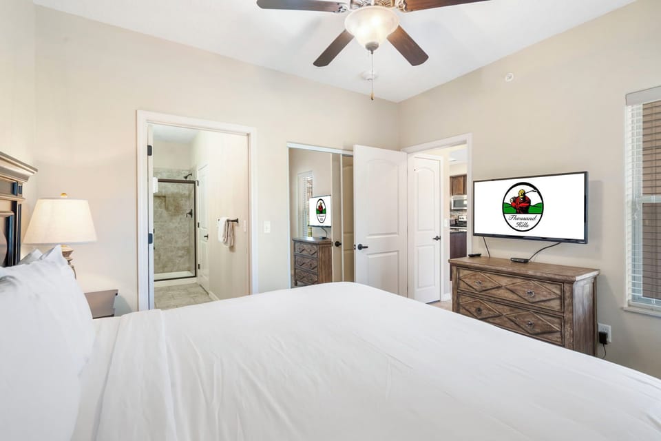Guest Bedroom with Cable TV, Private Bath