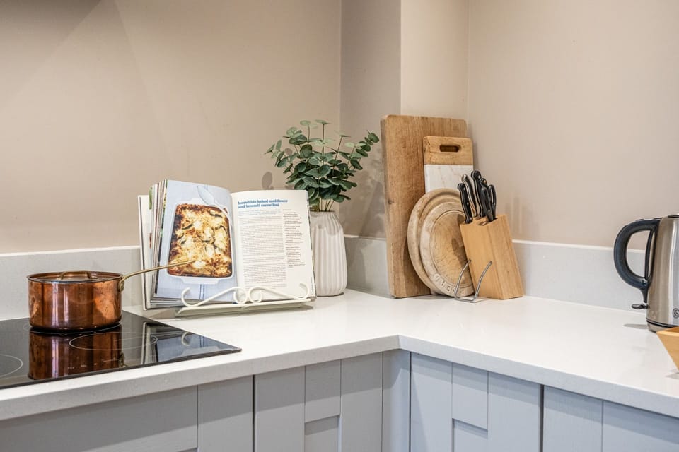 Benson Cottage Kitchen - StayCotswold