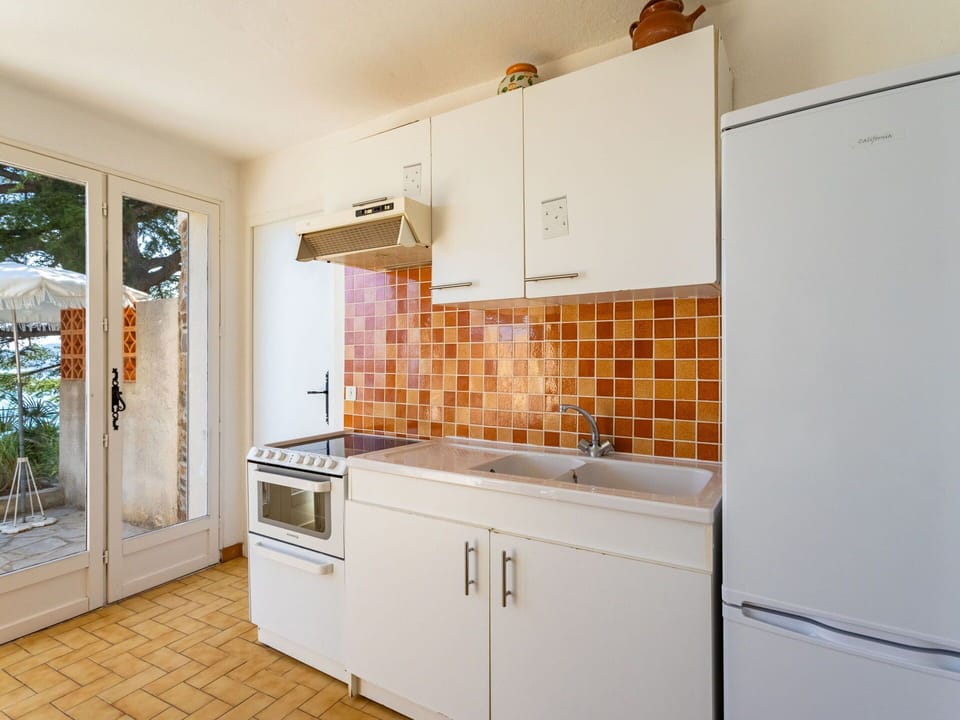 Cabinetry, Property, Countertop, Furniture, Kitchen Sink, Building, Sink, Tap, Wood, Window