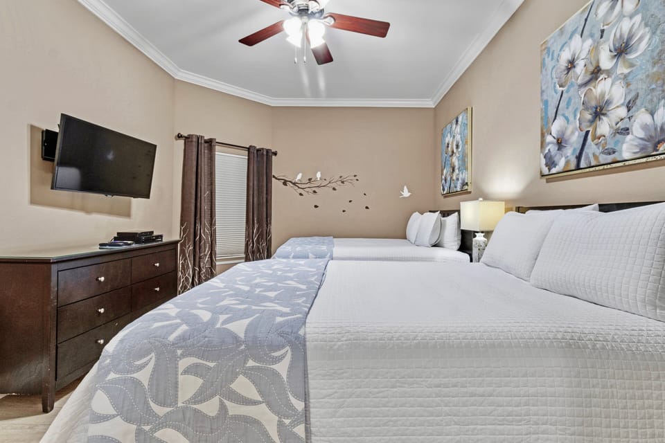 Oasis 1705, 3 Bedroom 4 Bathroom. 17th Floor. Sleeps 12. Managed by Island Rentals