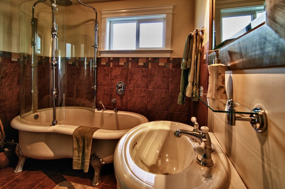 Honeymoon Suite, 1 King Bed, Fireplace, Ocean View | Bathroom | Shower, free toiletries, hair dryer, bathrobes