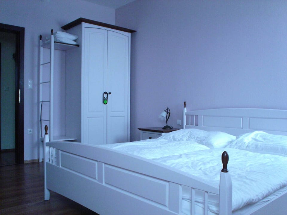 Double Room | Free WiFi, bed sheets