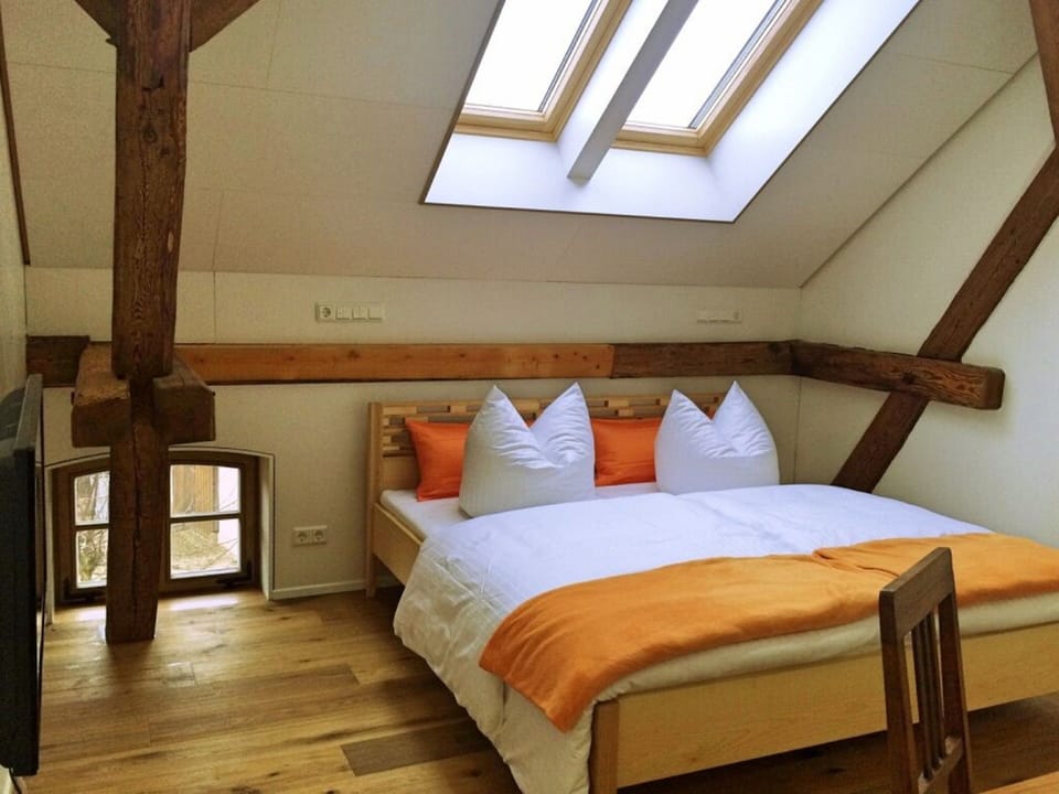 Double Room | Desk, WiFi (free), bed sheets