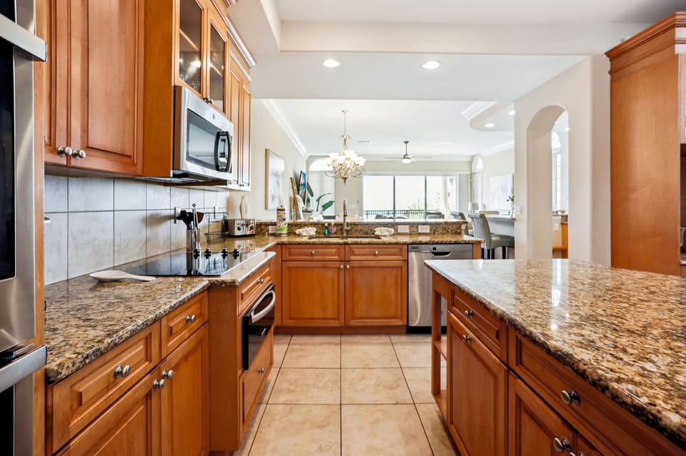 Main level - Kitchen