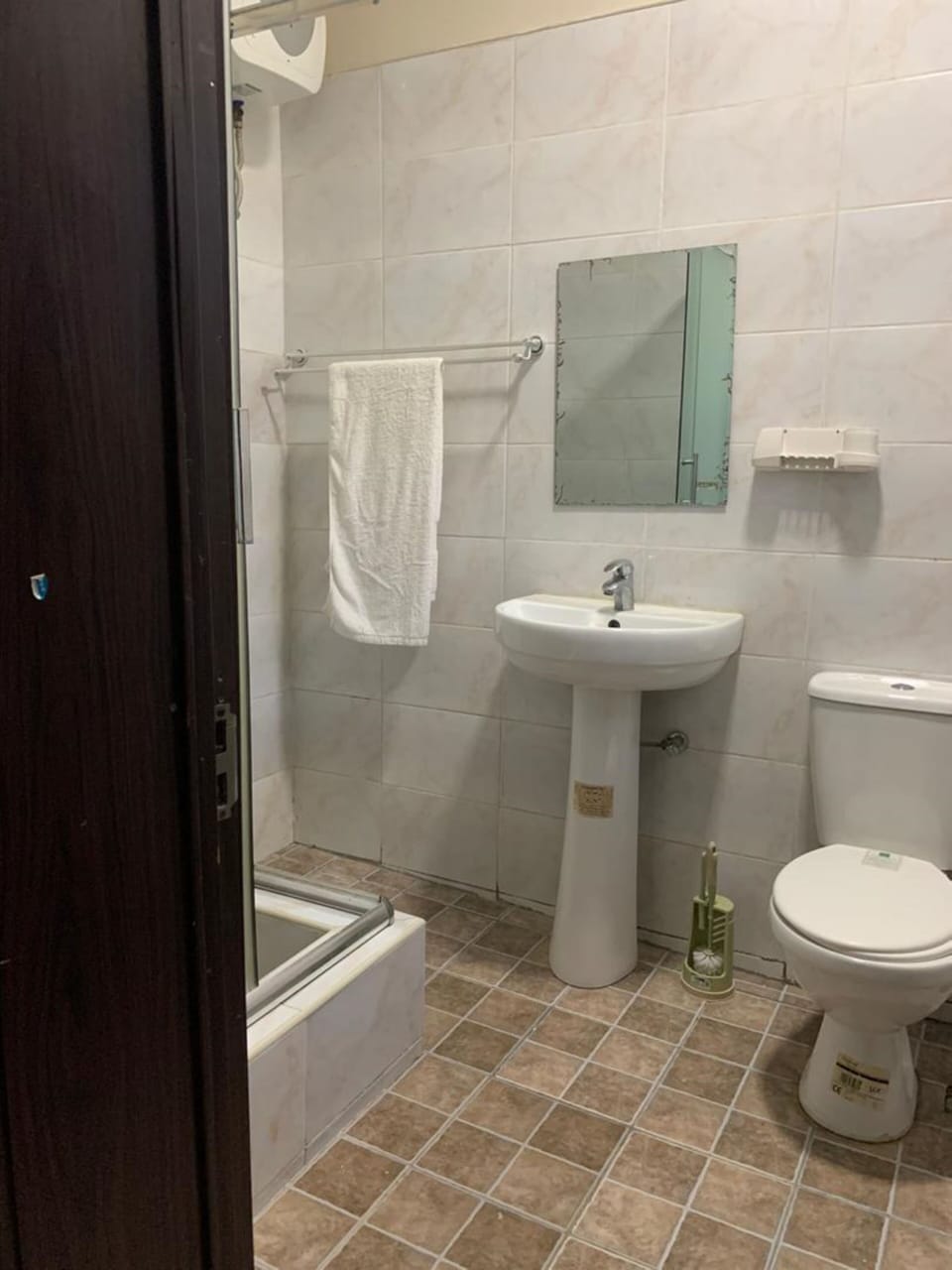 Apartment | Bathroom | Shower, rainfall showerhead, bidet, towels