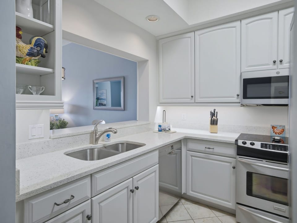 532 Shorewood - Kitchen