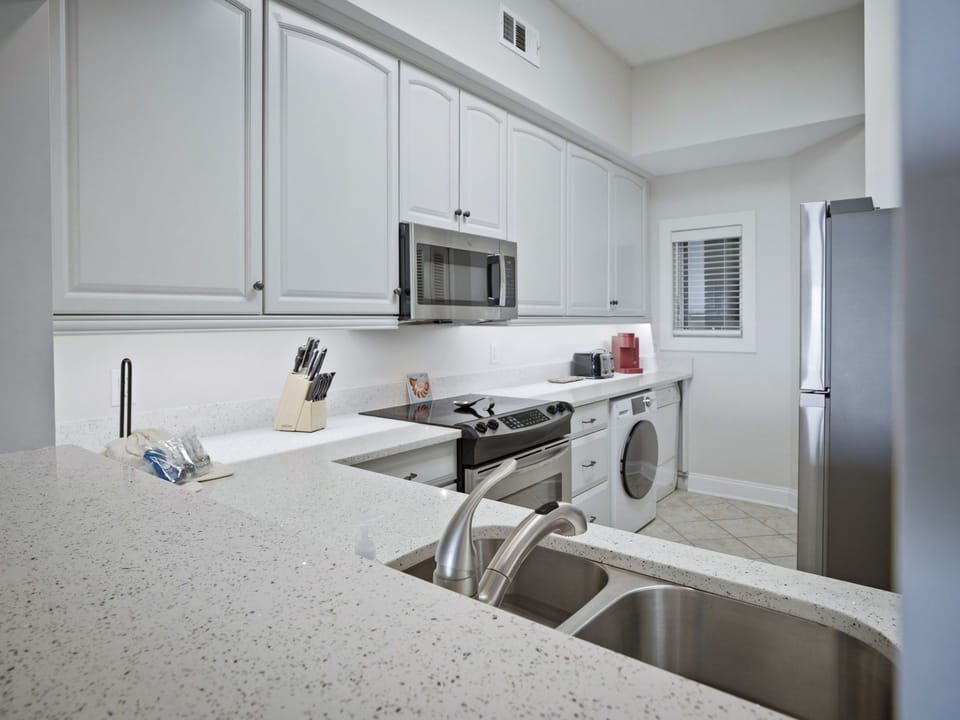532 Shorewood - Kitchen