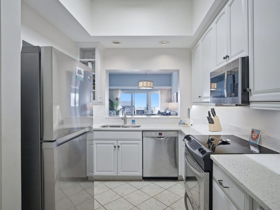 532 Shorewood - Kitchen