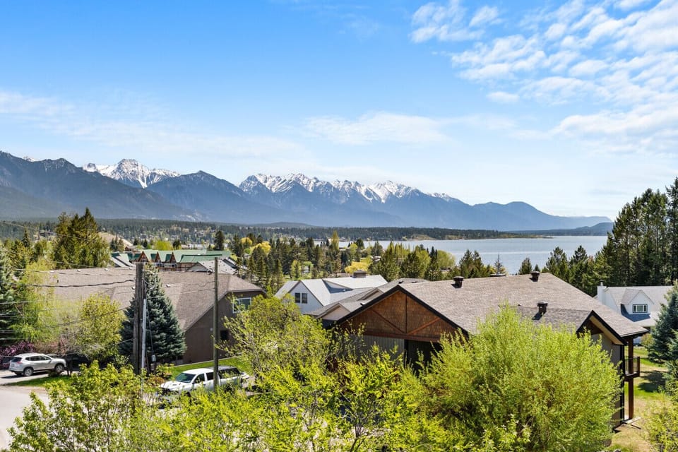 Private top-floor balcony with mountain & lake windermere views.