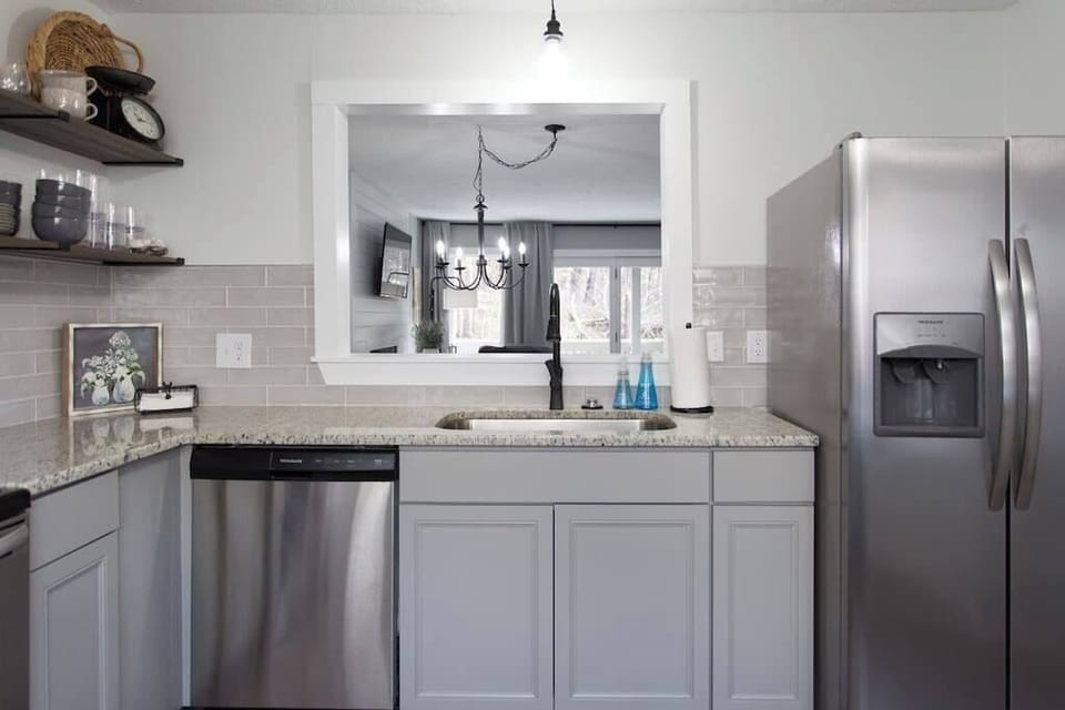 "Great location, special touches, fully stocked to stay in or bring back and enjoy at the condo." - Debra, past guest