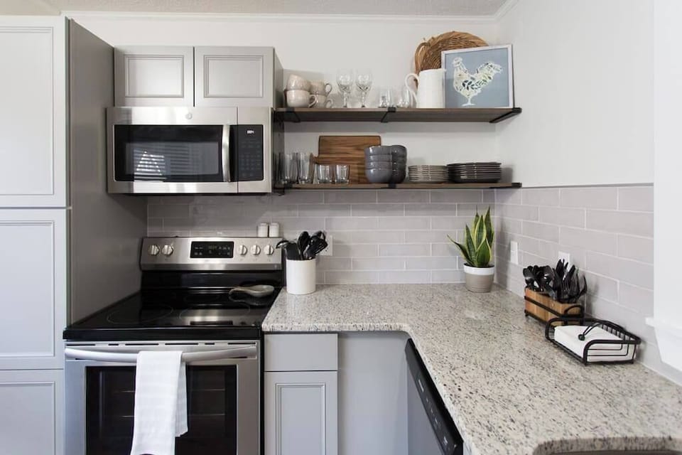 “First of all, this place is IMMACULATE! It is very cozy and well decorated. Beds are very comfortable, and there are lots of nice touches throughout the condo. The location is great, and located close to Asheville and Biltmore.”
Julie-Past Guest
