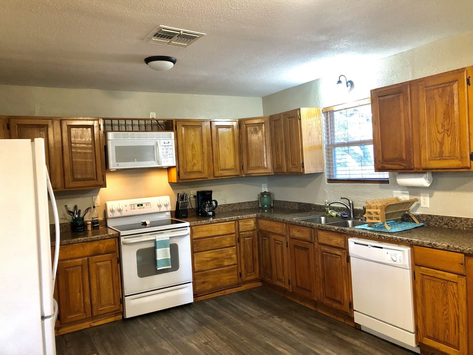 Fully furnished kitchen