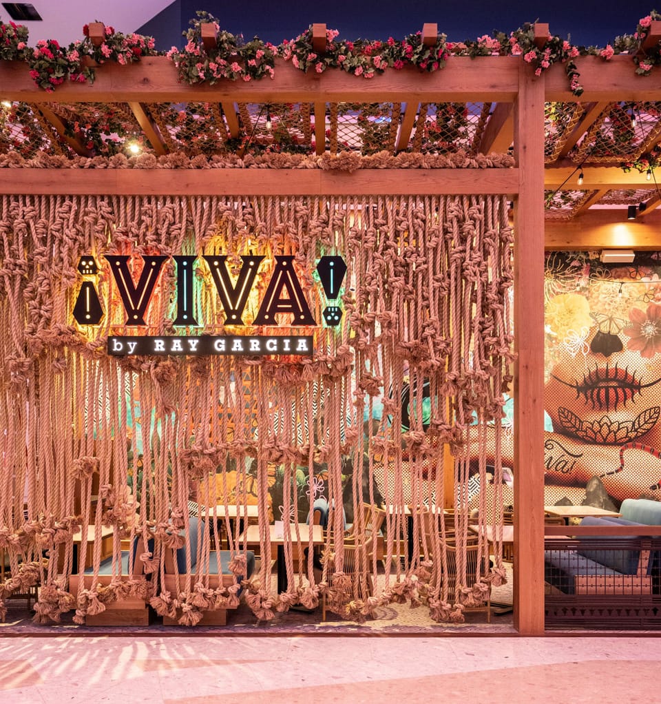 20 restaurants; breakfast, lunch, dinner, and brunch served