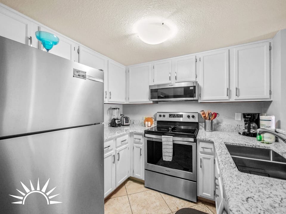 Updated full kitchen