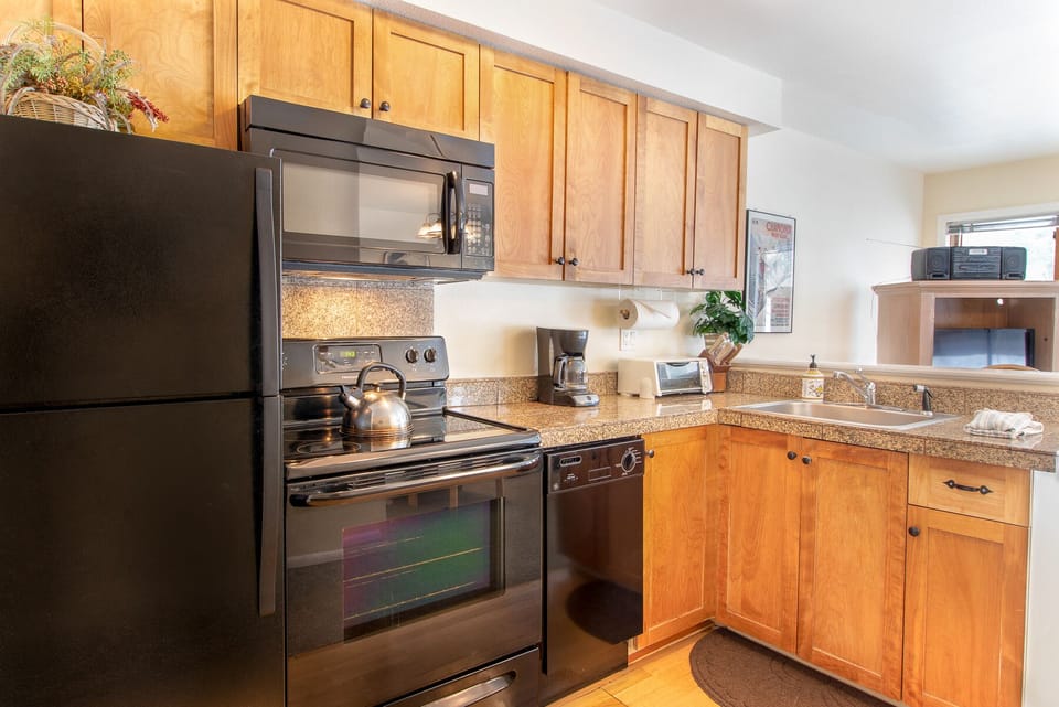 Full Kitchen.