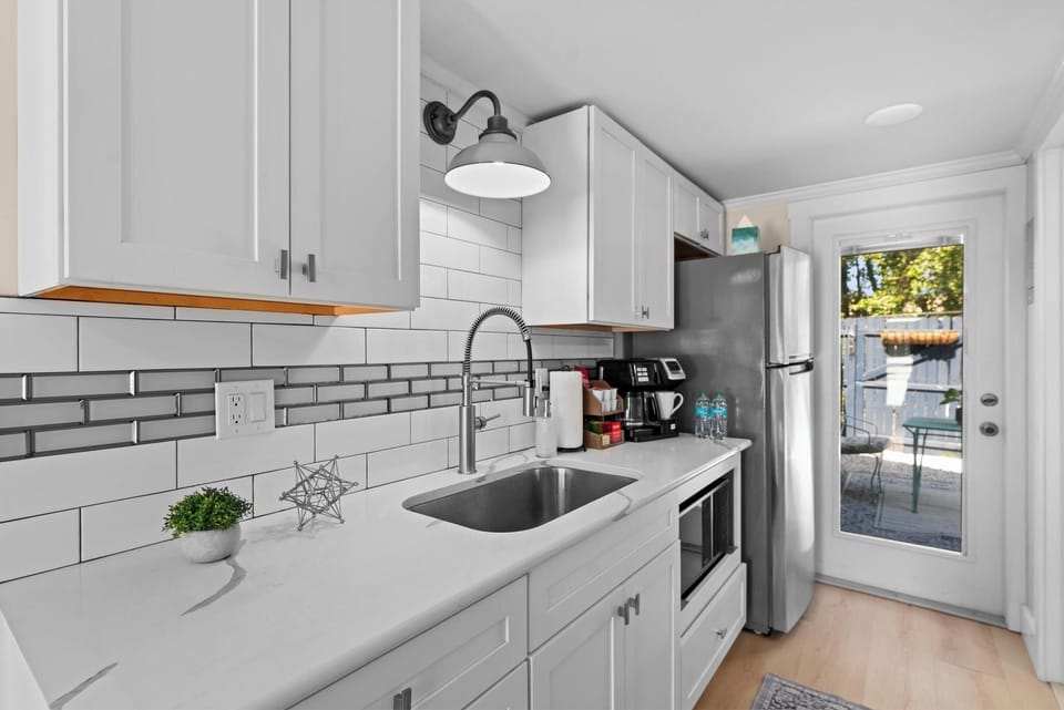 Deluxe Studio, Private Bathroom (Lily Room) | Private kitchenette | Coffee/tea maker, cookware/dishes/utensils, paper towels
