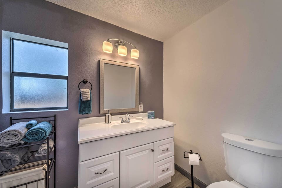 Full Bathroom | Towels Provided