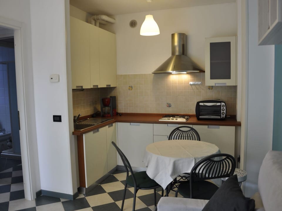 House | Private kitchen | Fridge, oven, stovetop