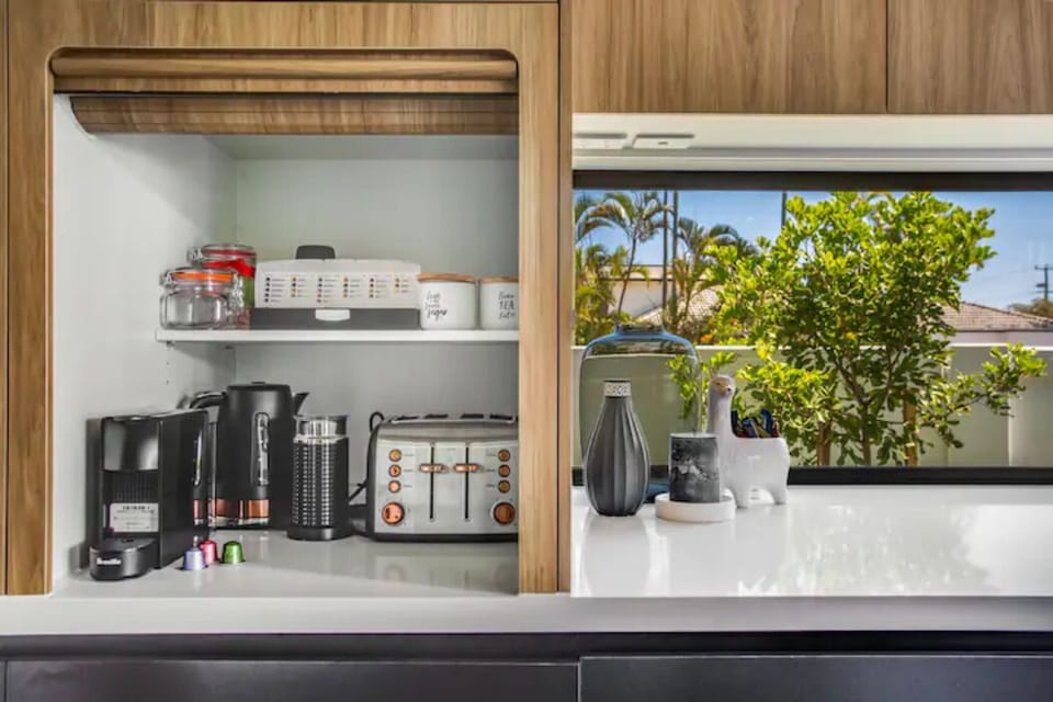 Pod coffee, kettle, toaster and everyday appliances in the kitchen.