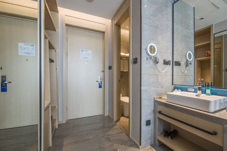Down comforters, pillowtop beds, minibar, in-room safe