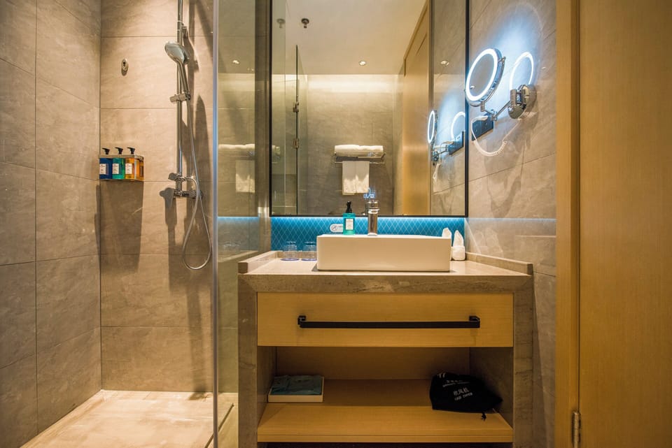 Suite, 1 King Bed | Down comforters, pillowtop beds, minibar, in-room safe