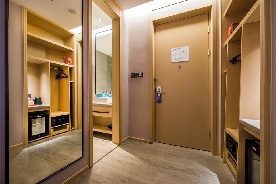 Down comforters, pillowtop beds, minibar, in-room safe