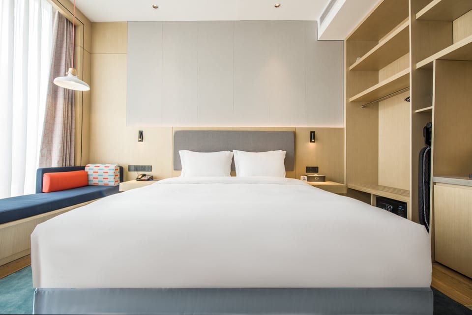 Standard Room, 1 King Bed, City View | Down comforters, pillowtop beds, minibar, in-room safe