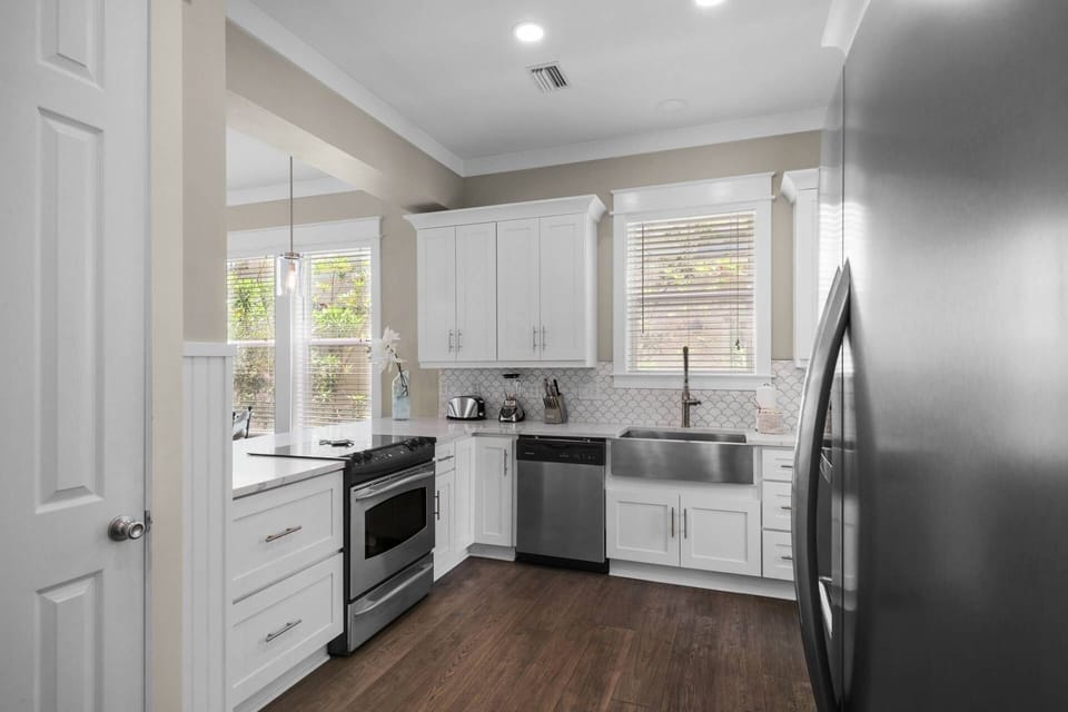 Large kitchen with stainless steel applinaces and garden sink