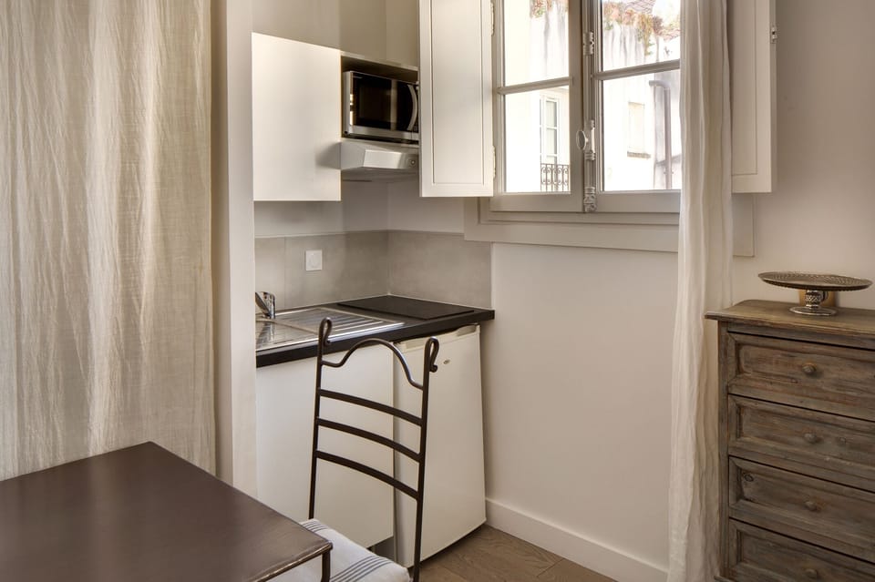 Luther | Private kitchen | Mini-fridge, microwave, eco-friendly cleaning products