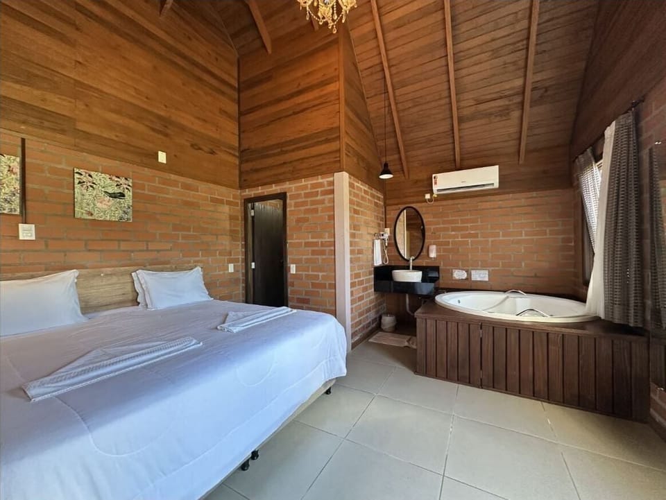 Luxury Cabin, 1 Bedroom, Garden View | Minibar, individually decorated, individually furnished, free WiFi
