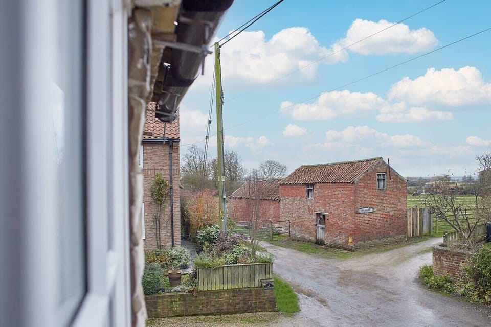 Great Habton Cottage, Great Habton - Host & Stay