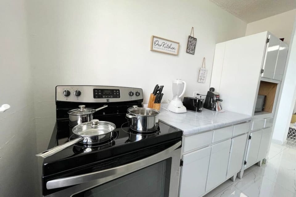 Fully equipped kitchen.