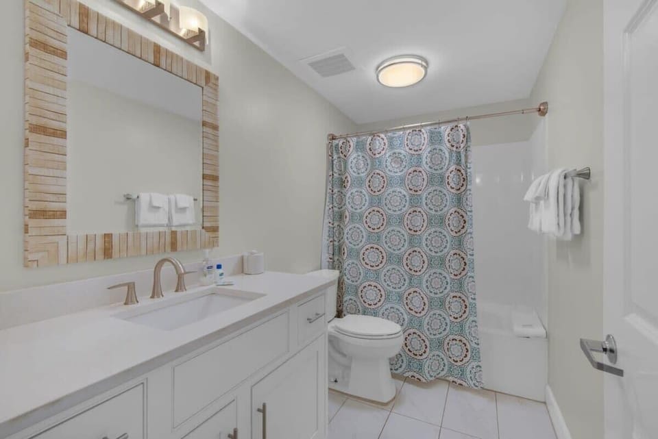 Hall Bathroom - Each bathroom has its own hair dryer and towel sets.