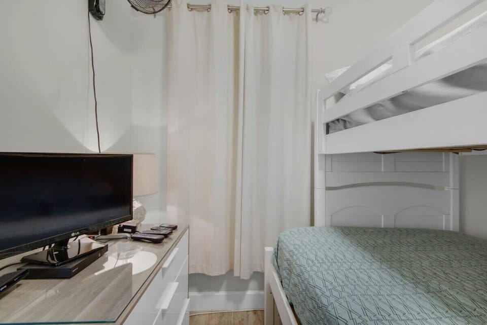Bunk Room - TV and fan for your comfort.