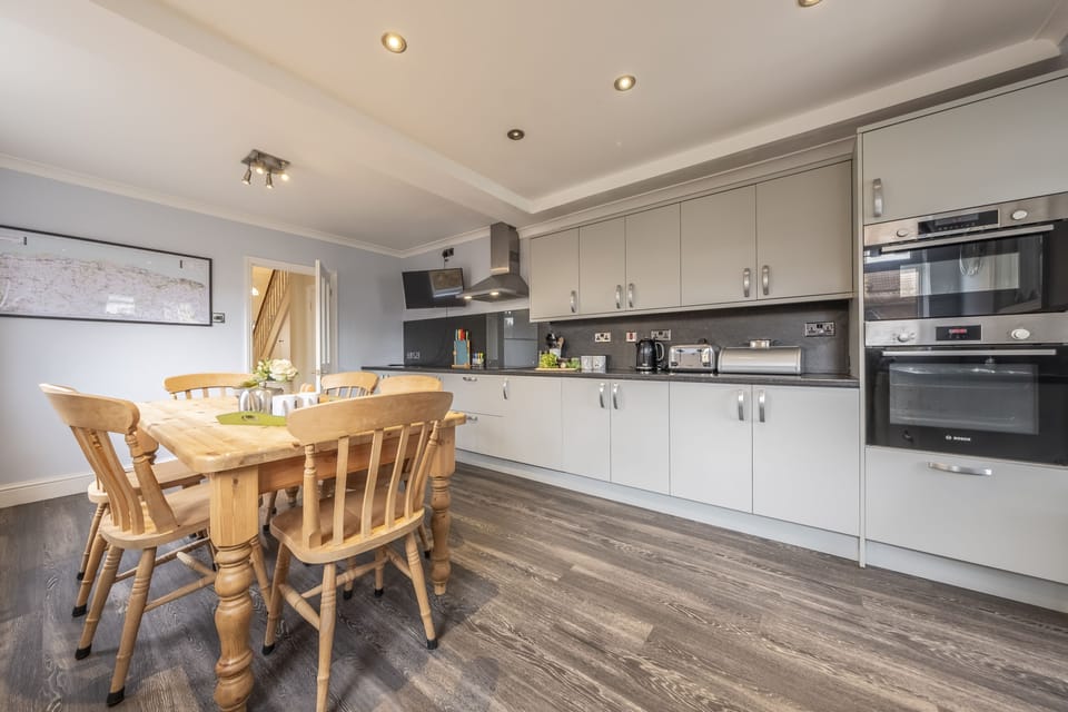 Heacham Hidey Hole, Heacham: Well-equipped kitchen / breakfast area