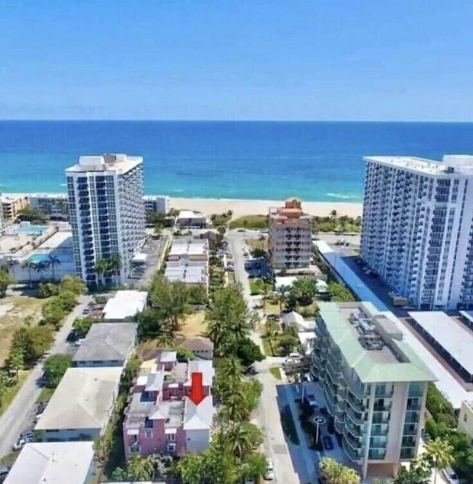 Easy walk, just a 1/2 block to the beach!