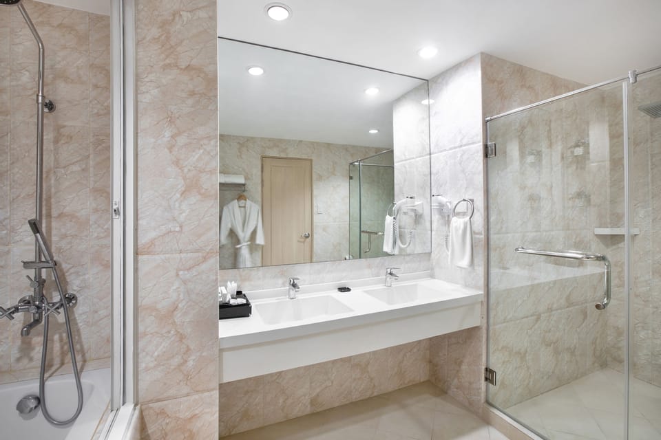 Golden Prince Suite (Tower 2)  | In-room safe, desk, blackout drapes, soundproofing