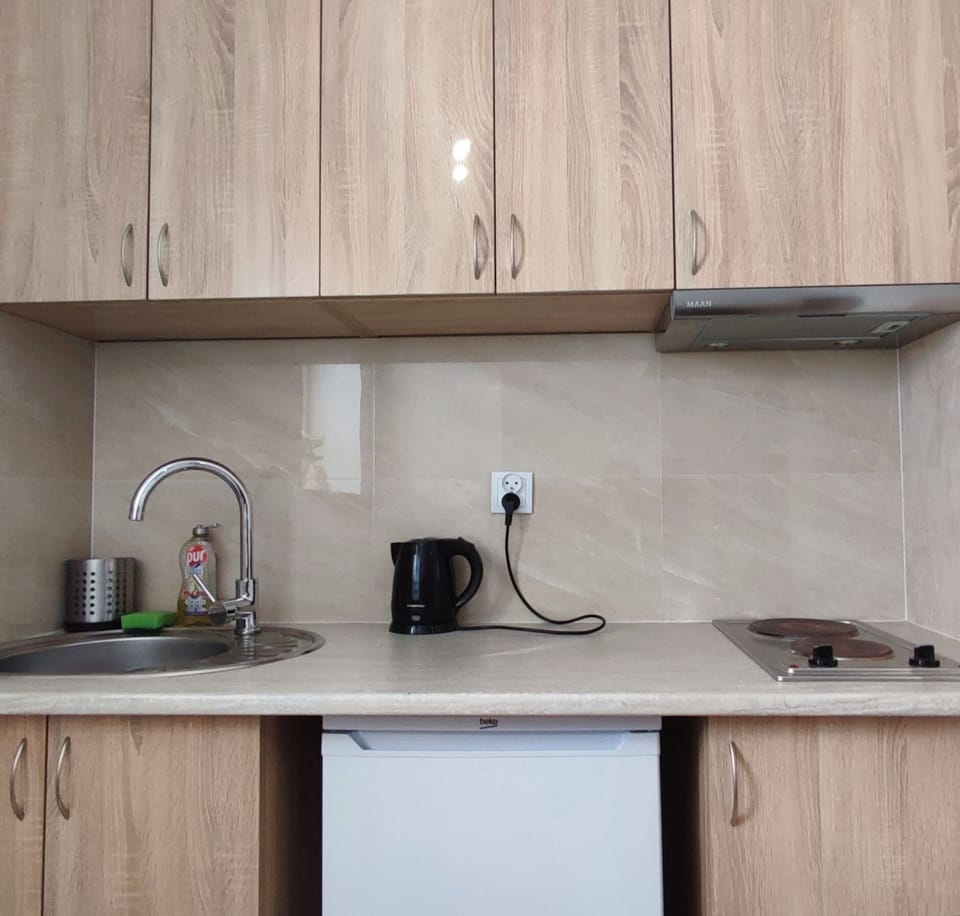 Family Suite, 2 Bedrooms, Kitchenette, Ground Floor | Private kitchen | Full-size fridge