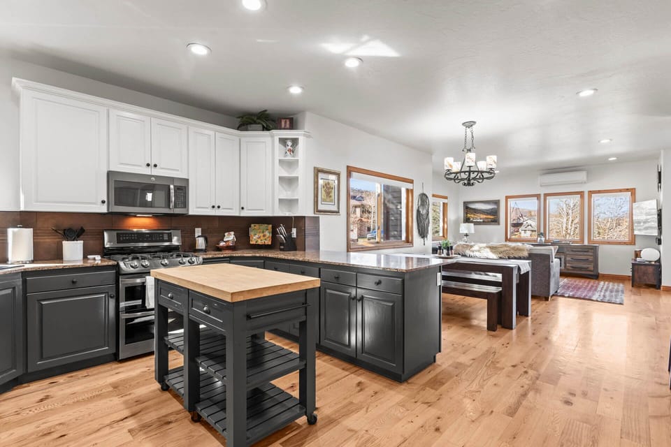 Bear Hollow Village 5534: Main level kitchen looking to dining room and living room