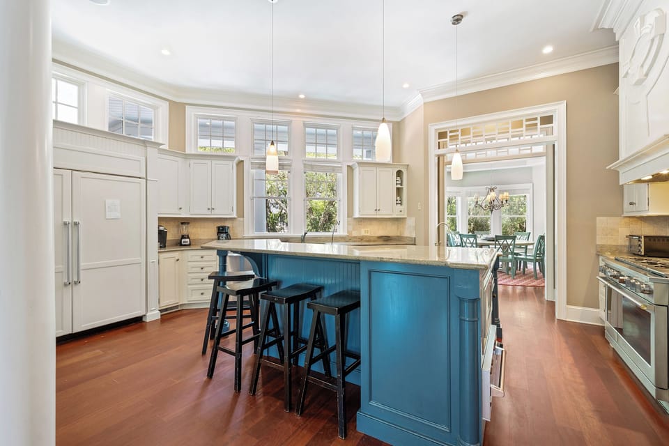 3 Iron Clad | Modern kitchen w/ updated appliances - 3 Iron Clad | Modern kitchen w/ updated appliances
