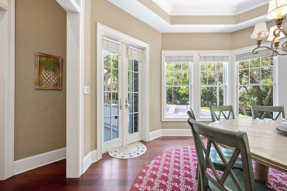3 Iron Clad | Formal dining room w/ seating for 8 - 3 Iron Clad | Formal dining room w/ seating for 8