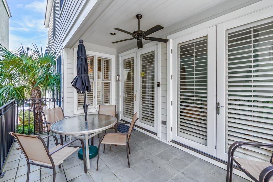 Outdoor porch overlooking the Boardwalk